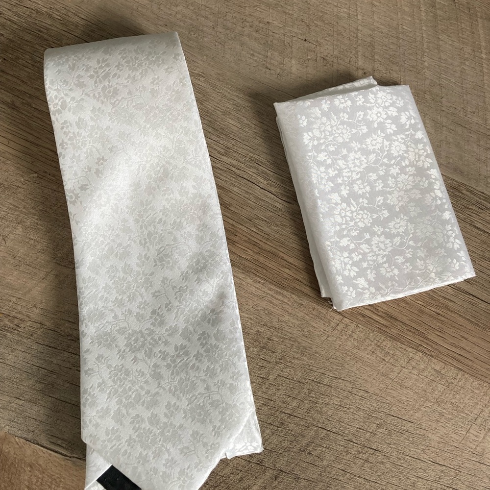 Elegant White Floral Tie and Pocket Square Set